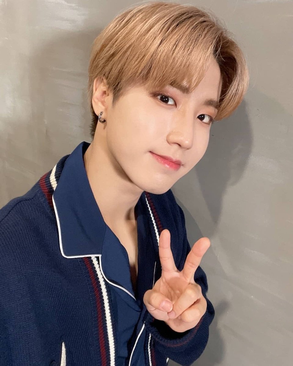 hansoftbot's tweet photo. han jisung instagram update!
#MAMAVOTE #StrayKids https://t.co/OCIRoWtkOO