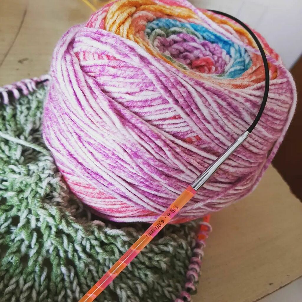 affiknity's tweet photo. It is a happy accident when your needles turn out to be as colorful and vibrant as the yarn. 

The super soft and colorful yarn is from @yes_papa_handmade. 
Needles from @pradhanembroiderystores 

#knitting #igknitters #yarnlovers #knittingneedles #indianknitters #desimakers… https://t.co/GbQ7yXnZ3G