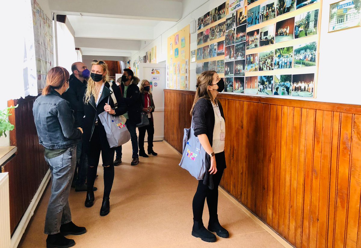 CatedraTEKHNE's tweet photo. Last week we were in Craiova (Romania) coordinating the first face-to-face meeting of the #TalentMaker @EUErasmusPlus project, with @udigitaledu, Escola El Pla, University of Craiova, @actionsynergy1, Alikarnassou school and Constantin Ianculescu school: https://t.co/ieyJDC3x0H https://t.co/gsQIoCGYAj