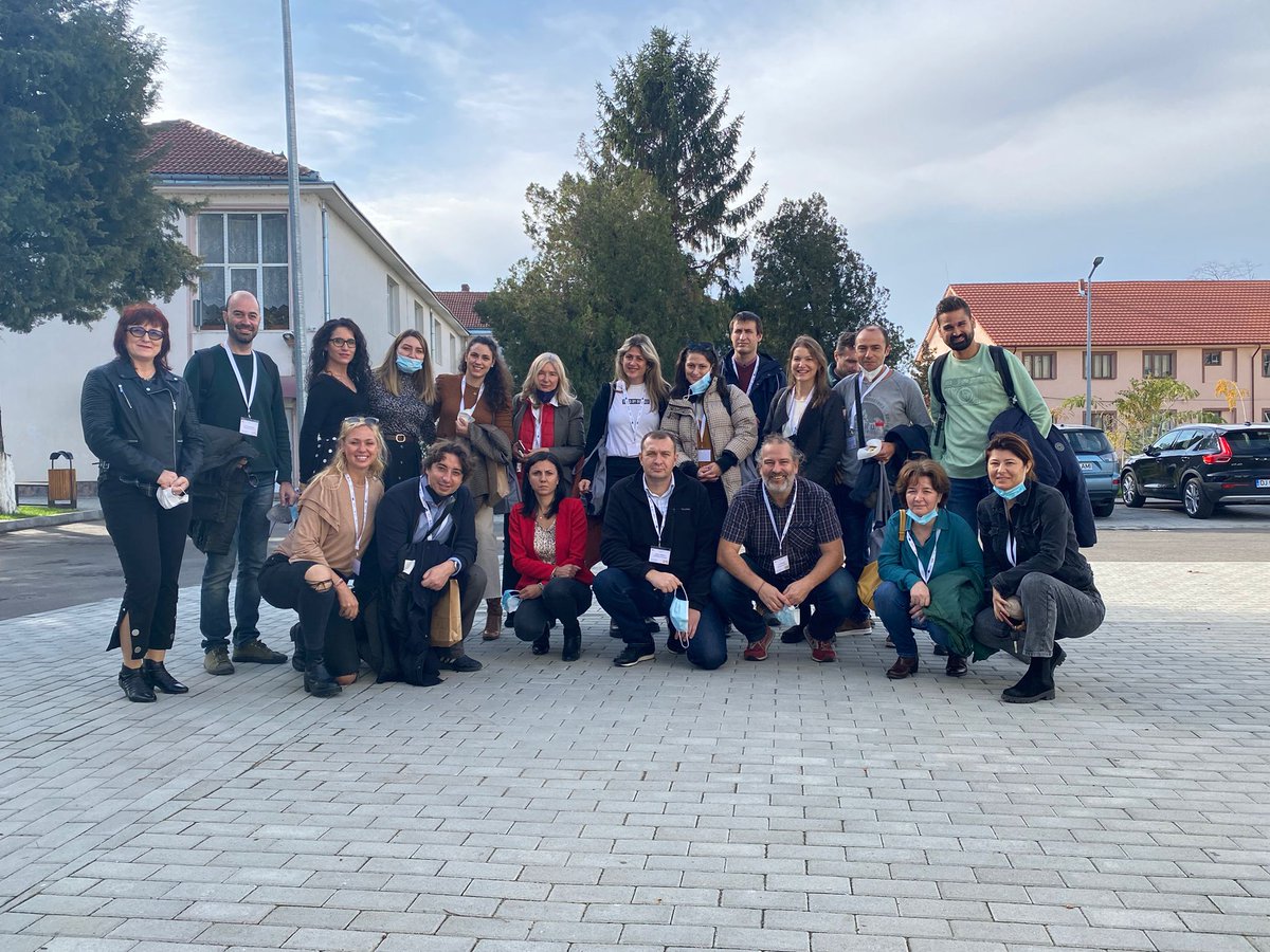 CatedraTEKHNE's tweet photo. Last week we were in Craiova (Romania) coordinating the first face-to-face meeting of the #TalentMaker @EUErasmusPlus project, with @udigitaledu, Escola El Pla, University of Craiova, @actionsynergy1, Alikarnassou school and Constantin Ianculescu school: https://t.co/ieyJDC3x0H https://t.co/gsQIoCGYAj