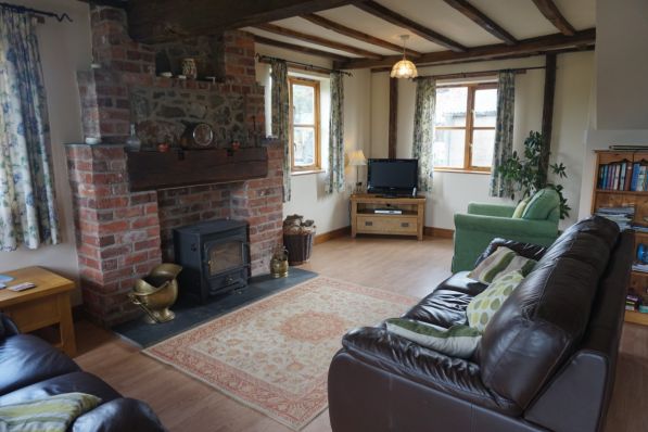 aroundaboutbrit's tweet photo. Newbridge Farm Cottages are located on a working farm in Powys. Escape to the country and enjoy a well-deserved rural break.
https://t.co/RIXLTcur18
#SelfCatering #Holiday #Accommodation #WorkingFarm #RuralGetaway #Countryside #Family #PetFriendly #Explore #Meifod #Powys #Wales https://t.co/X7dTib84aW