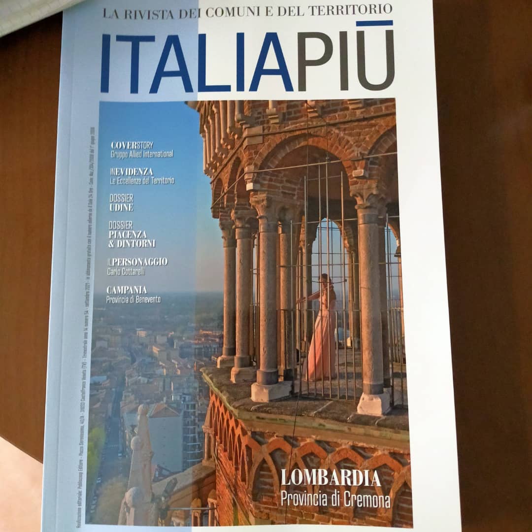 Roberta05728595's tweet photo. Benissimo! La rivista #italiapiu @sole24ore fa, grazie alle parole del sindaco di #soncino #gabrielegallina un viaggio nel Borgo senza dimenticarsi dei musei.
@MuseoSetaSoncin
#museocivicoaquaria
#museodellaStampa
@musei_italiani
@museiit
#soncino
#soncinocultura
#soncinomusei https://t.co/yLpXJFP7rq