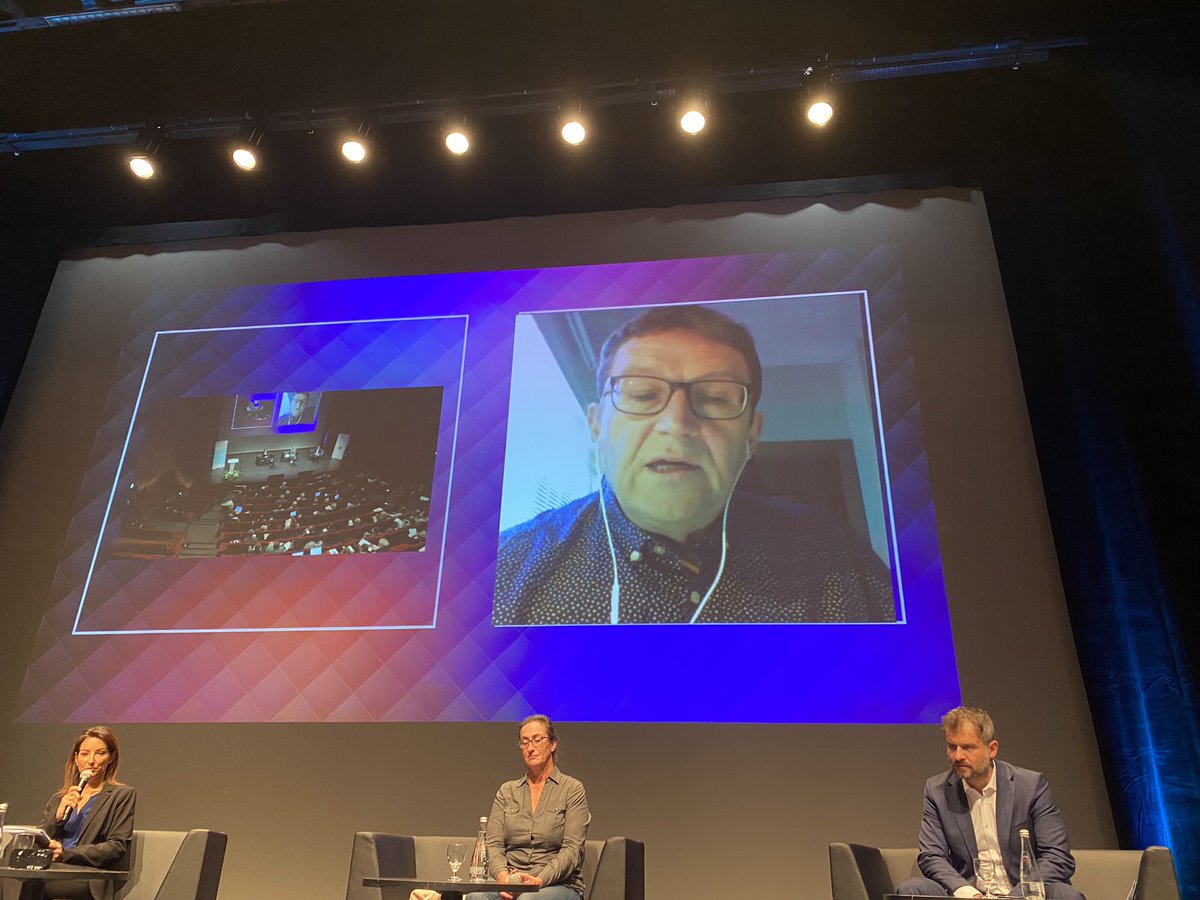 Dominique_Valck's tweet photo. #13eRCD Pierre Statius, enseignant chercheur en philosophie politique à l’@fc_univ confirme dans son propos les conclusions de @D_Metamorphoses : nous sommes dans une démocratie de défiance de la représentation et des institutions. Il faut tout repenser @CoordNatCD @demsoc https://t.co/qjTMJHMYzH