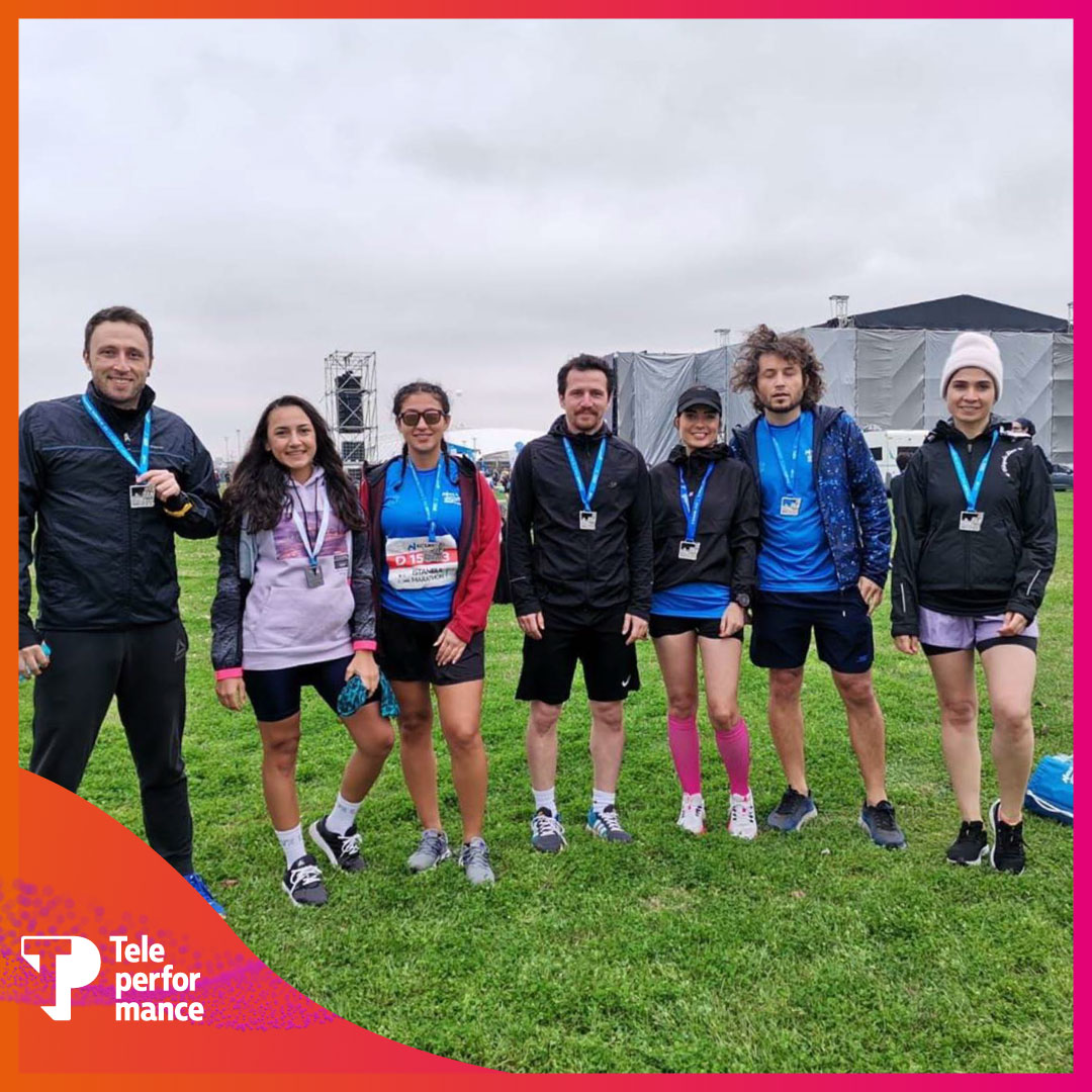 TP_Turkiye's tweet photo. Teleperformance olarak koşu takımımız ile 43. İstanbul Yarı Maratonu’nda adımlarımızı başarılı TEV öğrencilerinin eğitim yolculukları ve hikayeleri “Yarıda Kalmasın” diyerek attık! 😊🏃🏃🏃
#TeleperformanceTurkey #TEV #COTW https://t.co/j0MB4V3xxT