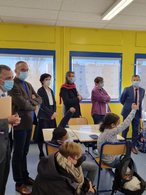 ac_orleanstours's tweet photo. 1/3 #TNE | Ouverture du territoire numérique éducatif du Cher @dsden18  🖥
@beguin_katia était présente pour rencontrer les élèves de l'école de Pressavois à Bourges. 👇 https://t.co/GhUWqsaFN6