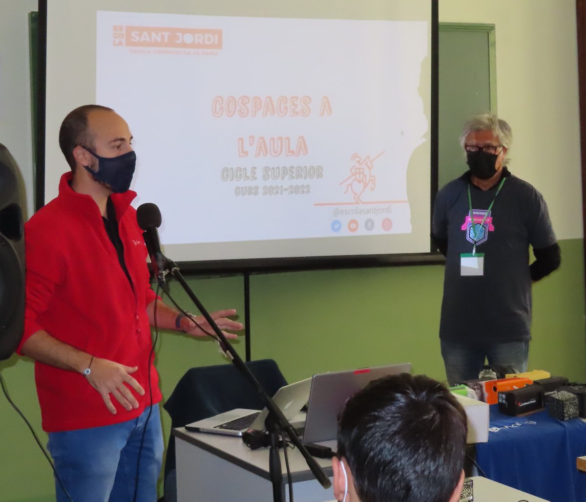 JesusArbues's tweet photo. Volem donar les gràcies a @coixinet per la feina feta el passat cap de setmana. Dos dies intensos compartint  tecnologia i el seu bon us.
Taller de @CoSpaces_Edu i @mergeedu amb Pol Aparicio. 
Gràcies https://t.co/lTWMxEXlTx
