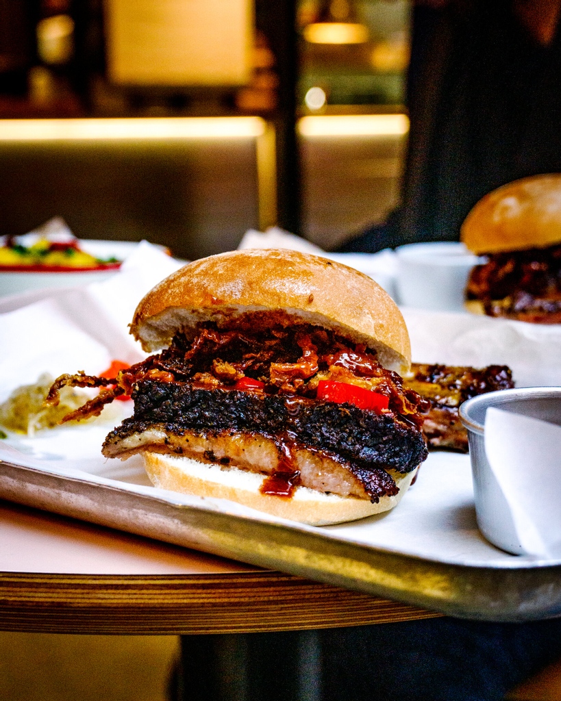 smokeandbonesuk's tweet photo. Looking for high-quality bbq meats in London? Come find us at Seven Dials Market and feast on the best smoked meats in town! 

#smokeandbones #smokedbbq #brisketbun #smokedbrisket #londonrestaurants #toplondoneats https://t.co/Ysp1DPp2bf