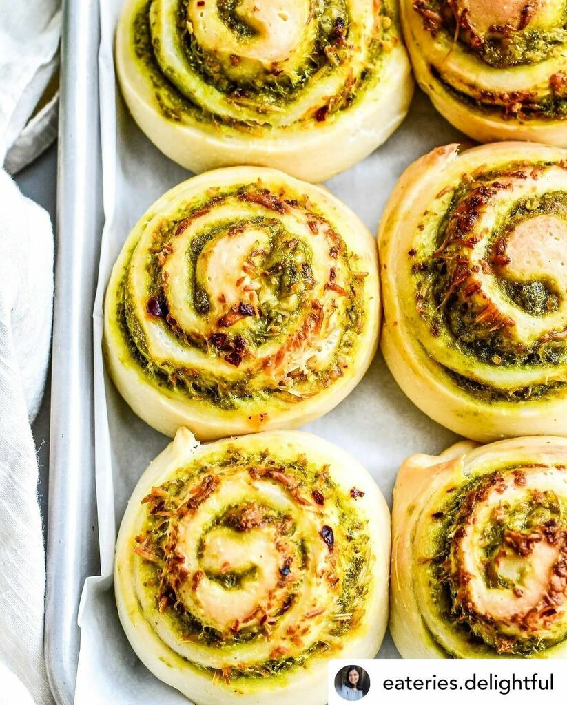 onceuponapesto's tweet photo. The more pesto rolls the merrier, right? Give me a thumbs up in the comments if you agree!
•
•
•
📸 @eateries.delightful #repost #pestorolls #swirlrolls #swirlbread #pestobread #buttery #freshbaked #homemadebread #homemaderolls #dinnerrolls #pestoisthebesto #homebaking #r… https://t.co/8jhnEDCi3A