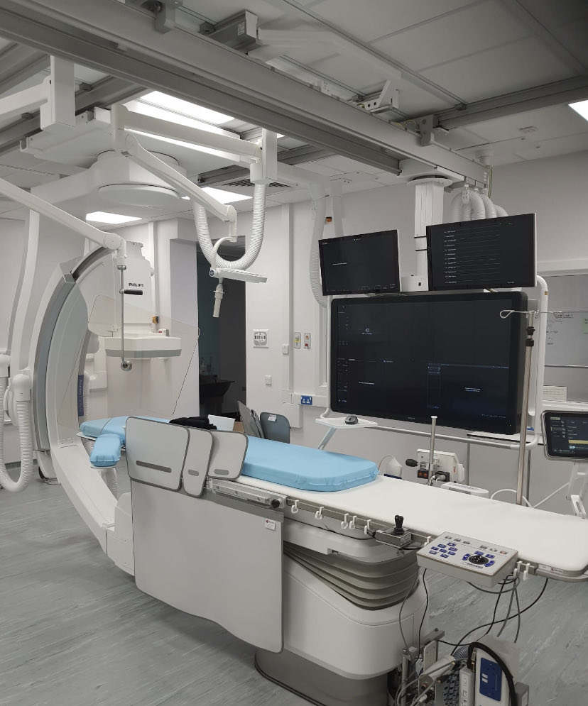 mabrown10001's tweet photo. Our impressive new Cath Lab, ready for its first patients this Friday! Fabulous job by all to get this completed, especially our estates colleagues! ⁦@ELHT_NHS⁩ #TeamELHT #ELHTFamily https://t.co/4N9XihBhZO