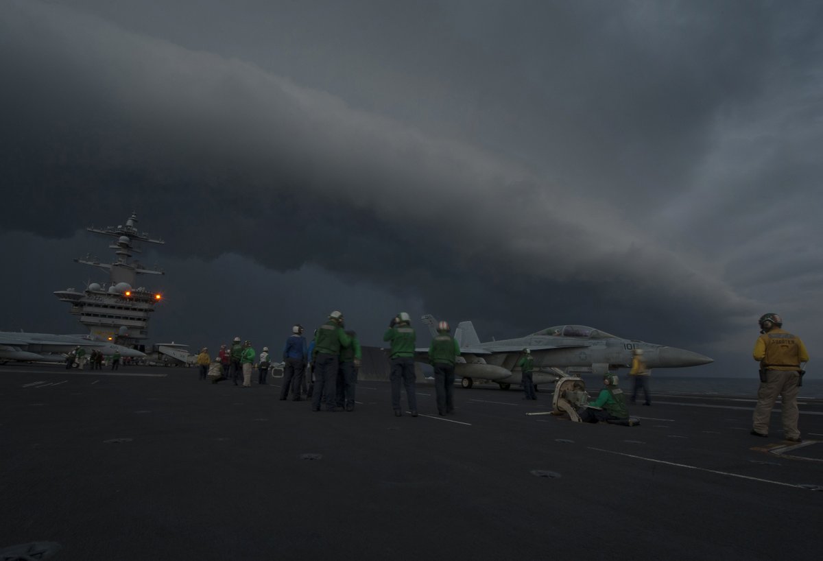 USN_Submariner's tweet photo. This could pass for a scene from The Final Countdown. USS Carl Vinson (CVN-70) launching F/A-18F Super Hornets during a storm in the Arabian Sea.
#USNavy #5thFLT #CSG1 #CVW2 https://t.co/MJXX40itXh