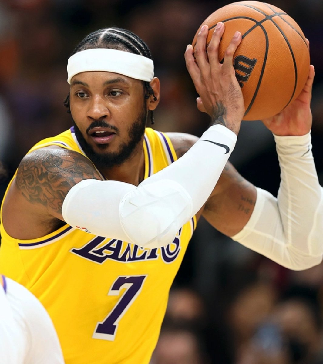 Carmelo Anthony is averaging 20.7 PPG, 55% FG, 58% 3P in only 29 Minutes Per Game off the bench over the last 6 Games...Melo is hooping. 🔥