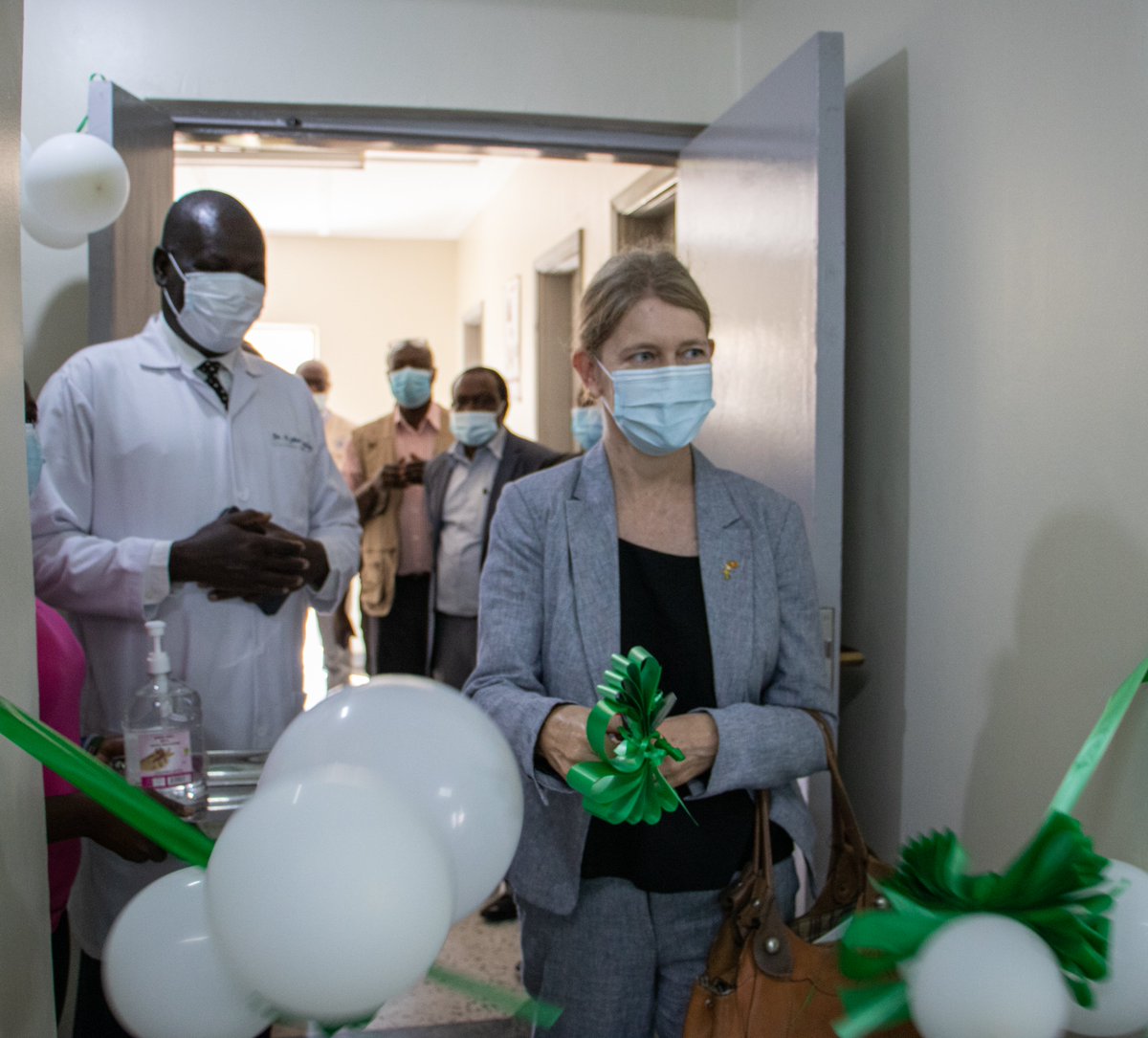 FondazioneAVSI's tweet photo. Today the ambassador of Sweden in #Uganda, @HakanssonMariaC, visited the health facilities in West Nile that are supported by AVSI with funds from @Sida through @UNICEFUganda, under the #ALIVEProject @SwedeninUG @MinofHealthUG @WFP_Africa https://t.co/R8P21zIf3g