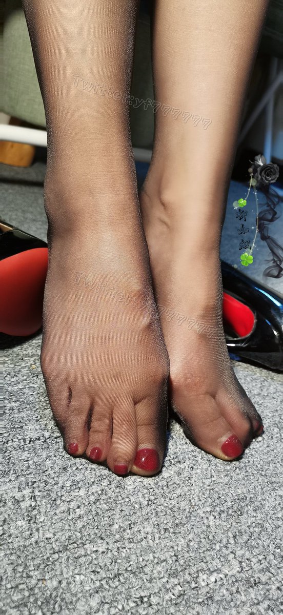 落红翩翩舞，时光悄悄逐。问世间，谁能不向年华认输，只叫愁客一生感悟……
@limerencem @LMziqiao https://t.co/MTyZLU56md
