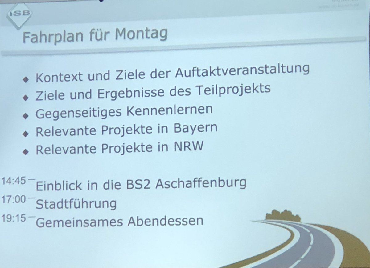 andreaEUGS's tweet photo. Im Rahmen des #DigitalDialog|s in der #berufliche|n #Bildung zwischen #Bayern und #NRW trafen sich 9 Kolleg*innen in #Aschaffenburg. Wir sprachen mit dem Schulleiter & der EU-Beauftragten der BS2 https://t.co/R9mrRN9toV & testeten Lernprogramme für #VRBrille|n. https://t.co/Mqe67KlD7K