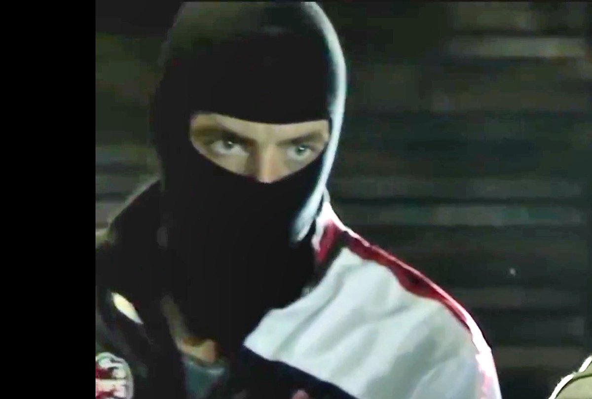 Max05513's tweet photo. ฝรั่งหล่อผมยาว Gwion Jacob Miles ปลอมตัวใส่โม่งไปทำภาระกิจในหนัง “Bangkok Adrenaline” พอปิดหน้าเก็บผมเหลือแต่ตาเกือบจำไม่ได้ บางซีนจมูกโผล่โม่งปิดแต่ตรงปากก็ได้อารมณ์ไปอีกแบบ #GwionJacobMiles #ManMask #BalaclavaMask #FaceHoodMask https://t.co/CKOvpq4Ek8