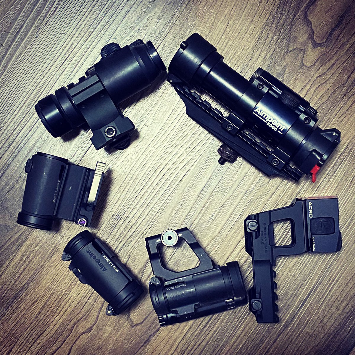 dougmak's tweet photo. Aimpoint Collection form old to new.
Aimpoint 5000-> Comp M-> T1-> T2-> Comp M5-> ACRO C-1
#aimpoint #aimpointacro #aimpointoptics #aimpointt1 #aimpointeurope #aimpointusa #airsofter #milsim #milsimairsoft #tacticalslicked #戰術油頭 https://t.co/ZJtauQgG23