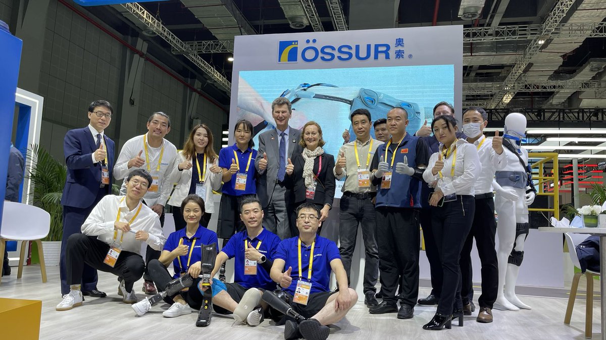At the Pavilion of #Iceland’s 🇮🇸Össur at the China International Import Expo, 🇨🇳 CIIE. I was humbled to meet the Ambassadors of Össur and to witness their courage and resilience. The #ÖssurFamily surely inspires #LifeWithoutLimitations  @OssurCorp @MFAIceland