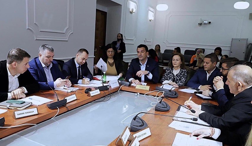 ABllako's tweet photo. Relacionet që paraqita sot në Komisionin e Ligjeve 🏛 ishin për seancat dëgjimore të 5 institucioneve. 
Synimi im si relator është jo vetëm analiza objektive financiare për institucionet, 📈 por edhe vëmendja jonë ndaj prioriteteve të përgjithshme të shpalluara në #Buxheti2022📈 https://t.co/phZkADWmHb