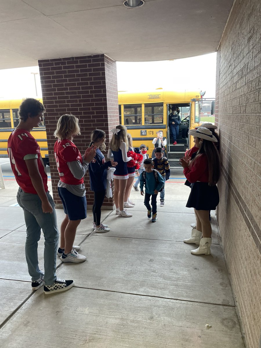Dawson_EaglesFB's tweet photo. Let’s hear it for our #Eagle #Family who were out and about at Silvercrest and Silverlake welcoming our #future eagles on this beautiful November morning #silvercrestelementary #silverlakeelementary #wearepisd #dawsoneagles https://t.co/Fb900EMbb7