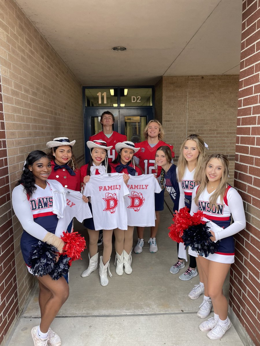 Dawson_EaglesFB's tweet photo. Let’s hear it for our #Eagle #Family who were out and about at Silvercrest and Silverlake welcoming our #future eagles on this beautiful November morning #silvercrestelementary #silverlakeelementary #wearepisd #dawsoneagles https://t.co/Fb900EMbb7