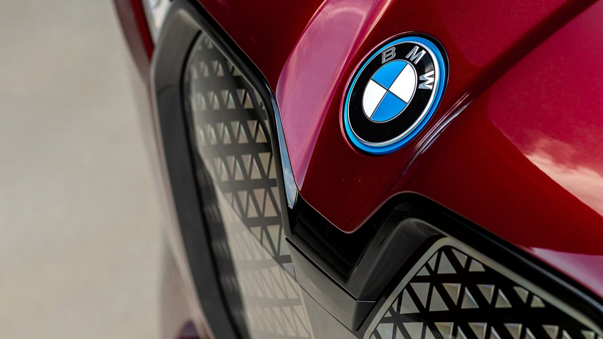 bmwcanada's tweet photo. Future-forward design. Pioneering power. Always an electrifying experience. #THEiX #TheUltimate #ElectricDrivingMachine https://t.co/cBP7SF2cW6