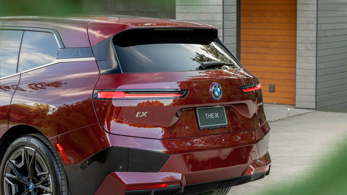 bmwcanada's tweet photo. Future-forward design. Pioneering power. Always an electrifying experience. #THEiX #TheUltimate #ElectricDrivingMachine https://t.co/cBP7SF2cW6