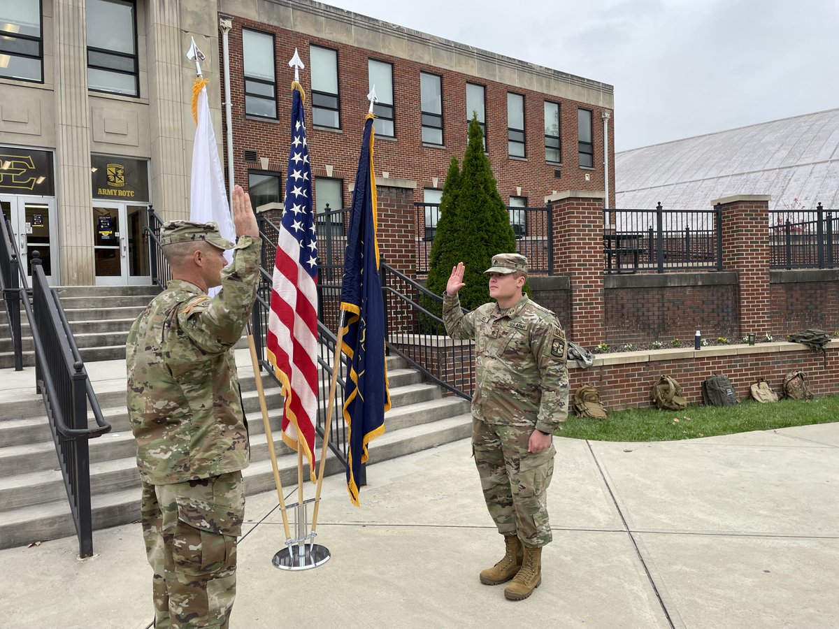 Congratulations to Eric Rice on becoming the latest cadet to contract with the ETSU ROTC program in pursuit of a commission as an officer in the US Army! LTC Monas administered the oath at a formation in front of Brooks Gym. #etsurotc #etsu #leadershipexcellence #ARMY