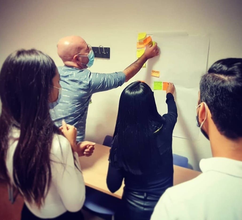 El viernes pasado tuvimos la sesión de inauguración de nuestro Máster. Una experiencia única poder conocer a este grupo de #CXLovers, de + de 8 países que han apostado por mejorar la vida de las personas a través del #CustomerExperience 

#CXLoversUCM #CX #experienciadelcliente