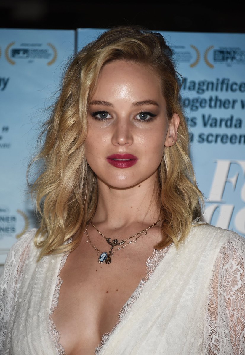JLawrenceBrsite's tweet photo. Jennifer Lawrence na premiere de Faces Places em West Hollywood (2017). https://t.co/KQRtfmaVEq