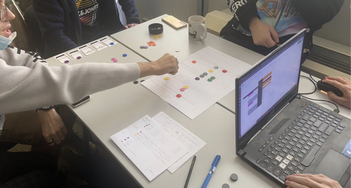 DeckDefense's tweet image. Hier nous avons travaillé sur le prototype Papier.

Il a ainsi été testé par des volontaires pour avoir des retours sur le Game Design 

Entre autre la gestion de la difficulté, du nombre d'ennemi à envoyer, comment composer son deck....

#gamedesign #protopaper #game #deckgame