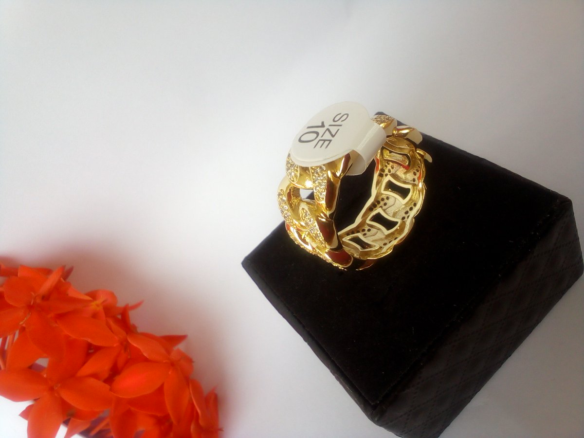MakeJewel's tweet photo. 🌼Beautiful jewelry for men, available as seen🌼Charm zirconia stones 🌼Cuban chain style.

🌼Free delivery within Kumasi, Accra and Sunyani.

Call/WhatsApp +233 59 524 8102 to order

#makejewel #malerings #fashionrings #rings #beautifulring #chainring #stonering https://t.co/iPDiX79bCt
