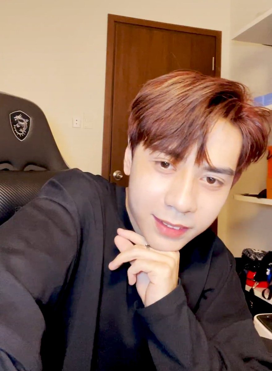 MookPrink's tweet photo. หล่อวัวตายควายล้มเลยลูกเอ้ยแม่นี่ใจสั่นๆๆๆเลย@Quanghungmasterd https://t.co/CVNtMLOhes