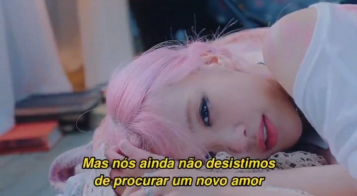Lovesick Girls é poesia pura do começo ao fim, pra mim umas das melhores músicas do BLACKPINK em questão de letra (Que Jennie e Jisoo compuseram diga-se de passagem) e o povo querendo forçar man. Tentem novamente mais tarde...