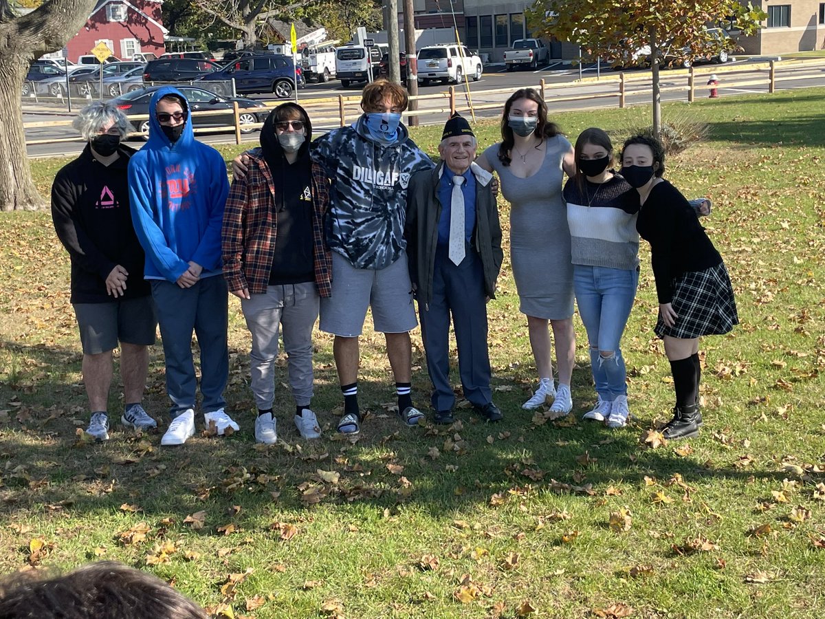 MitchBickman's tweet photo. Thank you to Mr. Emil Kesselman WWII and Korean War Veteran (who worked alongside President Truman) for your service. Kudos to @OHS_Castleton and our #School6 representatives for organizing today’s beautiful ceremony. @OSchoolsPR https://t.co/9OrmPM41Ds