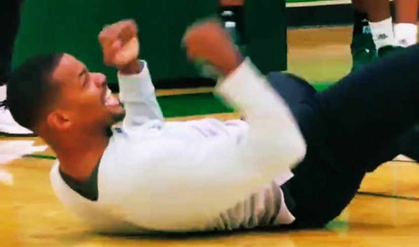 cwaller4's tweet image. Kimmie!!!!!!! That’s the love of the game right there. 👊 #wetalkinaboutpractice #practicefast #truesons #Mizzou #RockWithUs @EnglishScope24 @MasonMBB