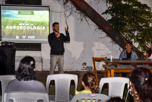 MuniChascomus's tweet photo. Chascomús adhirió a la Red Nacional de Municipios y comunidades que fomentan la Agroecología🌱. https://t.co/4JnltWjrYh @RENAMA_ https://t.co/c13EdkJpLd