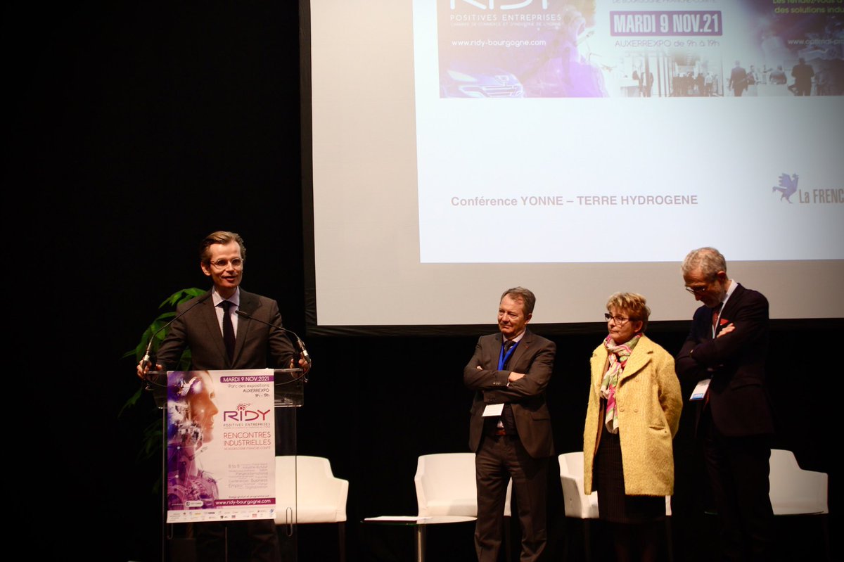 GLarrive's tweet photo. J’ai voté hier à l’Assemblée la mission budgétaire « investissements d’avenir », consistant à cosigner au nom de la Nation un gigantesque chèque de 34 milliards d’euros pour le plan #France2030. Je m’en suis expliqué ce matin à #Auxerre lors des #RIDY. https://t.co/Fk1sPAGhyb https://t.co/MAE0nBidGb