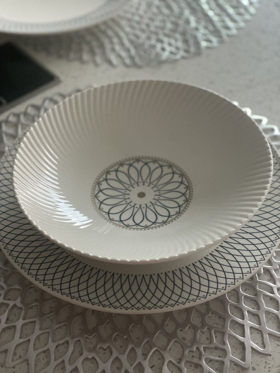 travelmadtony's tweet photo. @JohnLewisRetail why do you continue to use @Hermesparcels to deliver anything never mind crockery it always takes longer than @RoyalMail who give great service - look at the state of the box Hermes don’t care what’s in it despite fragile sticker 🙏🏻 the plates and bowls survived https://t.co/69xf7CNpoo