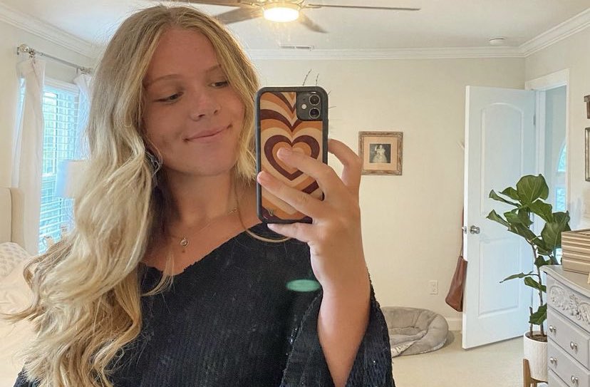 💡SPOTLIGHT TUTOR!💡
Introducing Carys: Carys played volleyball for 6 years including on the Kellam Volleyball team. She plans to attend UVA and UVA law school to become a lawyer. Her favorite singer is Taylor Swift.
Stop by to say hi to Carys and the rest of our peer tutors!😊