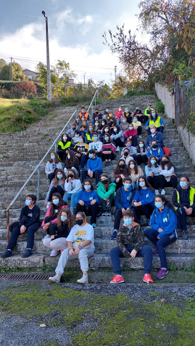 maristasourense's tweet photo. ¡Volvemos a encontrarnos! Todas las etapas de MarCha Ourense compartimos la celebración del magosto con un día de juegos y convivencia en que también subimos a Montealegre #SomosMaristas #SomosMarCha @MarChaCompostl https://t.co/Pr17S3AvIV