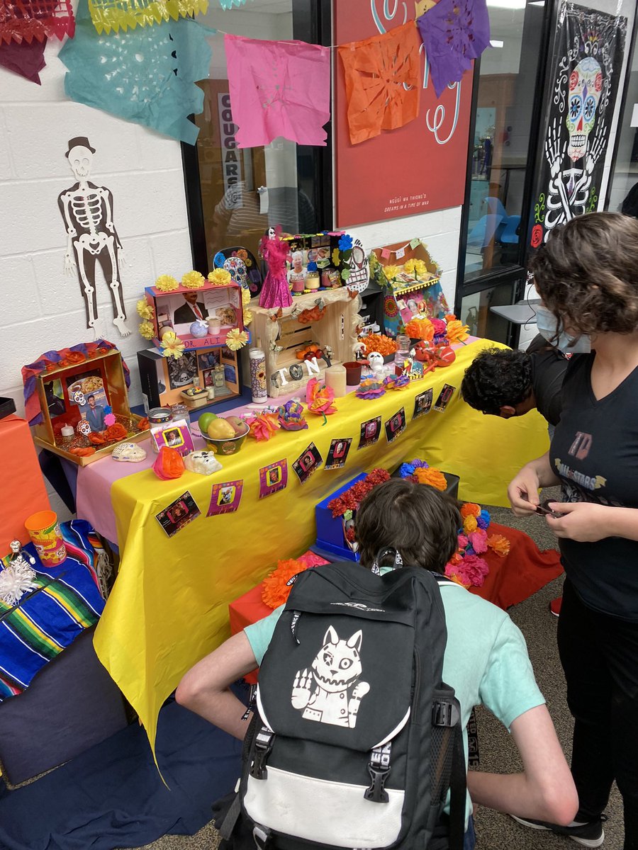 FelishaPuentes's tweet photo. Last week we learned about the celebration of Dia De Los Muertos and Diwali! S/O to @ClarkTxLib  for their beautifully created ofrenda! Our students loved all the details 🪔 🌸💀@ClarkOlympics @NISDClark @ClarkSpec https://t.co/R2Y7tCbb4y
