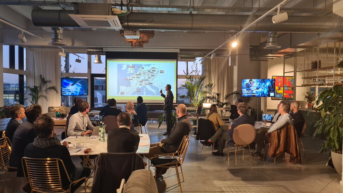 GEN13_'s tweet photo. @SAP Digital Voices round tables on Digital Supply Chain https://t.co/ijh3JoUWKv