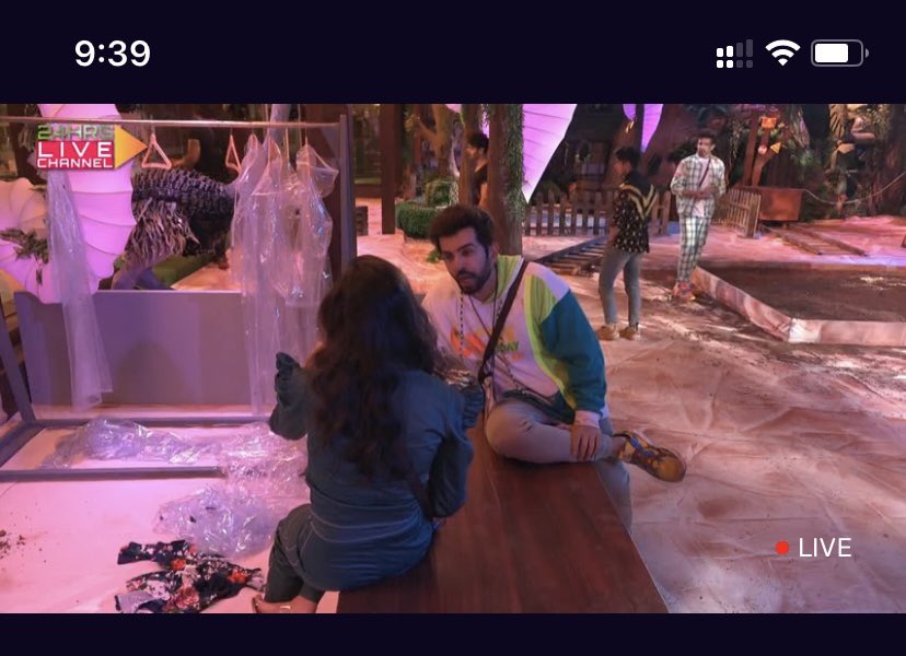 meebhasen's tweet photo. Now see who is getting jealous, unhone #VishalKotian ko bola tha jealous. https://t.co/lywo1itGzj