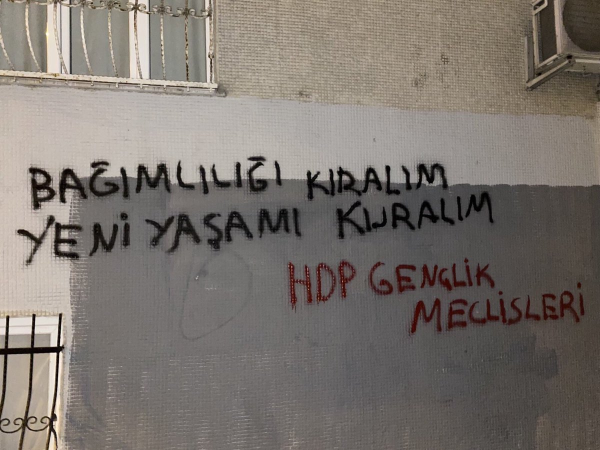 istanbuldemgenc's tweet photo. Bağımlılığı kıralım, yeni yaşamı kuralım kampanyasıyla beraber iktidar eliyle mahallelere sızmış uyuşturucuya geçit vermiyeceğiz!

-Bağcılar https://t.co/1DPw92CEqE