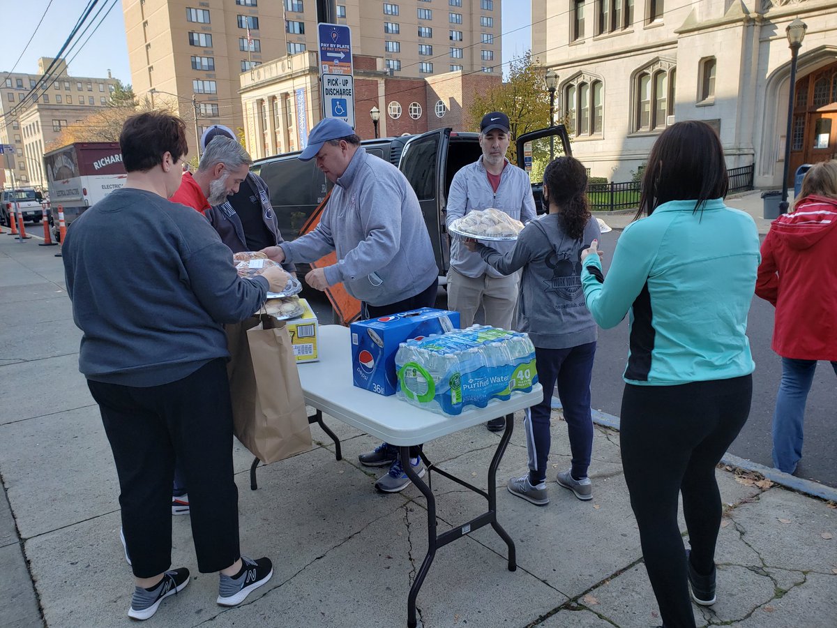 Scranton principals have arrived to the picket line and are providing lunch for striking teachers today. <a href="/sftlocal1147/">Scranton Federation of Teachers</a> <a href="/AFTunion/">AFT</a>