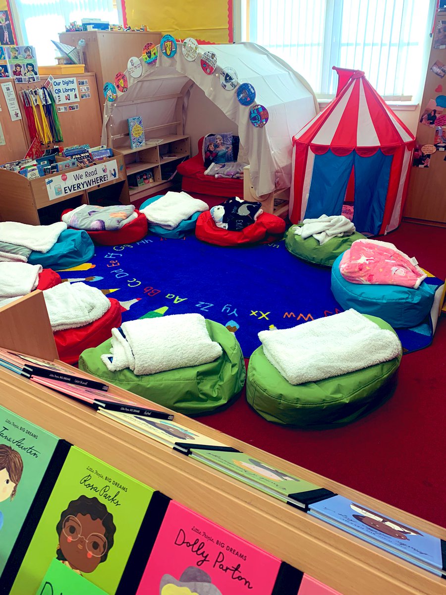 NetherburnPs's tweet photo. Another great after school book club today with pupils from P6/7. Bethany led our book blether and we enjoyed listening to some new NF texts during the shared reading time 📚

#comfyreading #bookblether #readingforpleasure @OpenUni_RfP @jillmq80 @SLCLiteracy https://t.co/S1u4Z3BjpB
