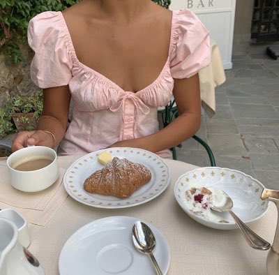 lacecappuccino's tweet photo. zou bisou bisou https://t.co/kkmlXmbpLu