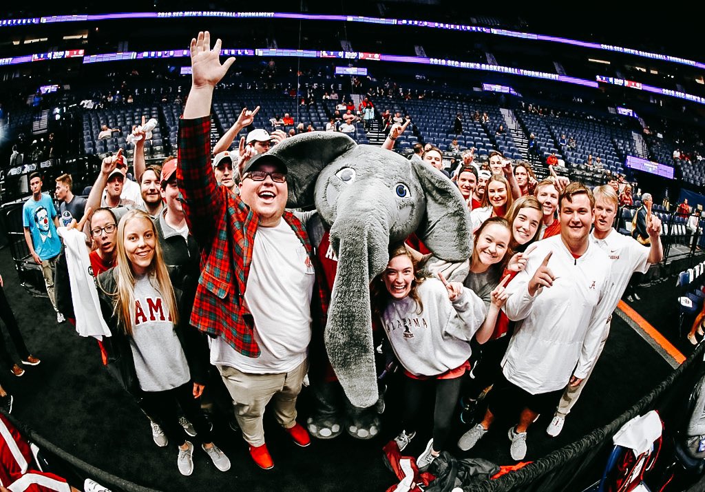 UA_Big_Al's tweet photo. Tonight is for you Luke!❤️🏀

#rolltide https://t.co/2InHGW8QRV