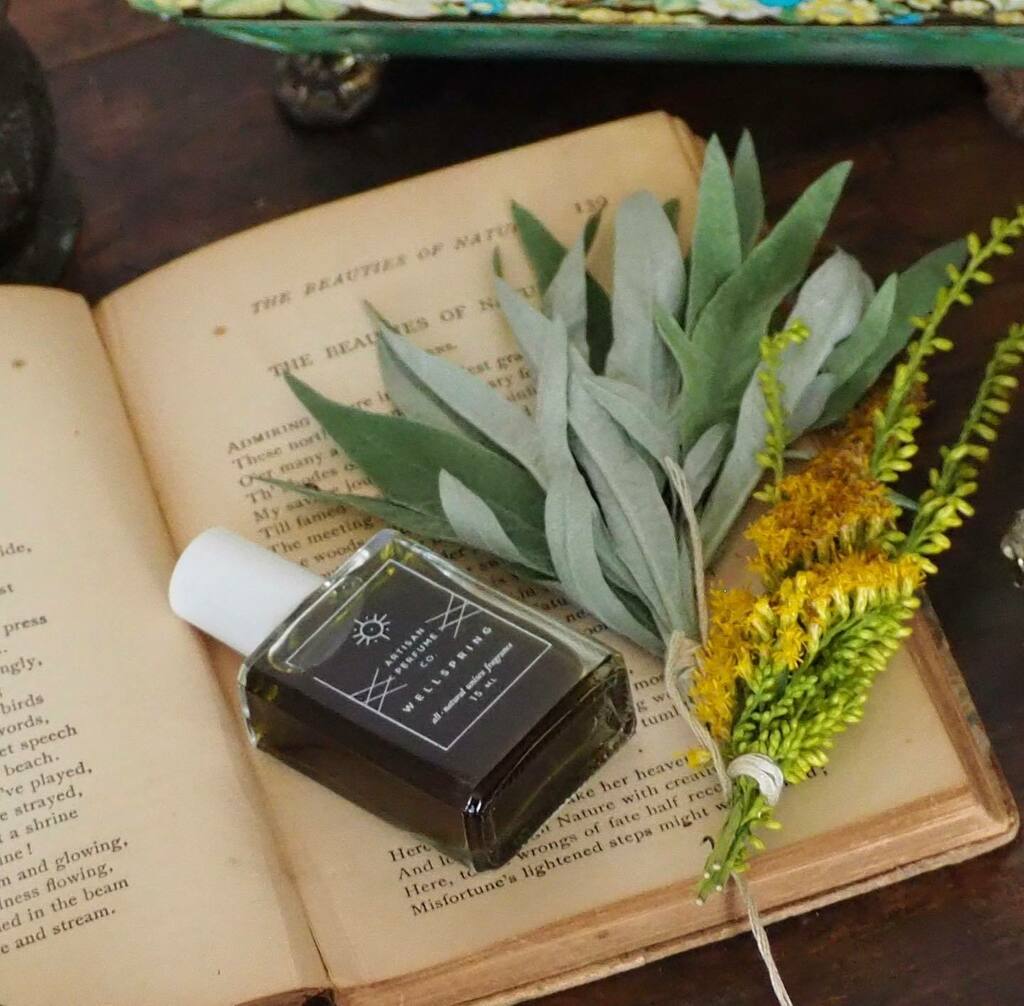 Wellspring is a green floral musk formulated with sensual notes of ylang ylang and cardamom, and a warm base of cacao and amber. 

Available in .5 fl oz and 15ml

🌿

.
.
.
.
.
.
.
#naturalperfume #nicheperfumery #nicheperfume #nichefragrance #scent #fraghead #unisexscent #fr…