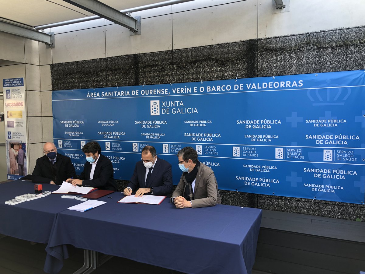 lincbiotech's tweet photo. Hoy firmamos con el Conselleiro de Sanidade de la Xunta de Galicia (@SanidadeXunta) Don Julio García Comesaña. Por parte de Lincbiotech firmó Carlos Sande (@carlosmsande), en representación de la empresa. https://t.co/MvVQWj2ejk